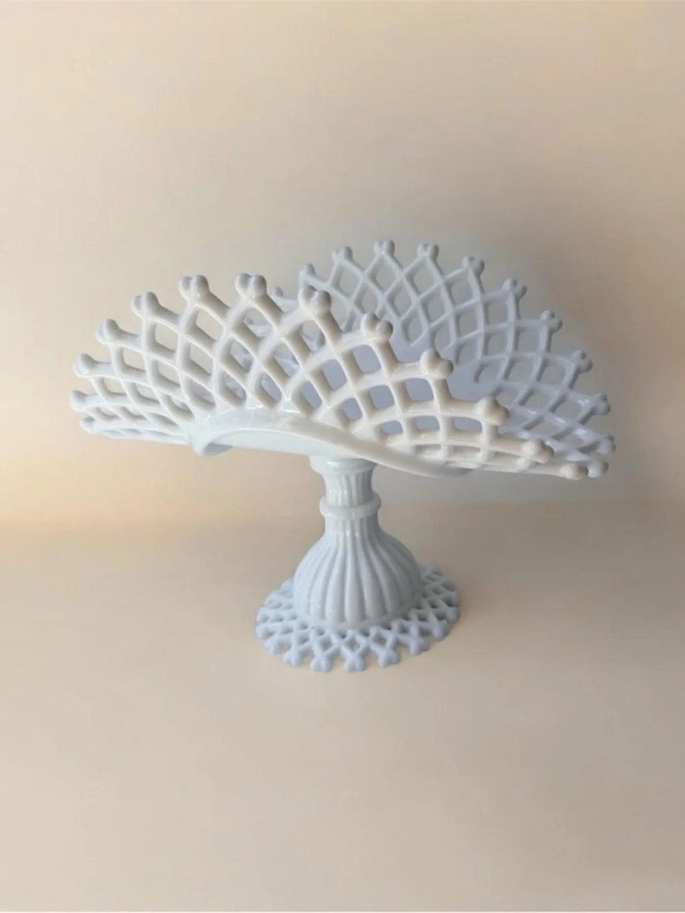 vintage Westmoreland white milk glass banana stand  lattice edge pattern